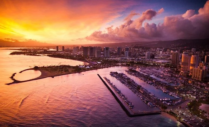 Waikiki Sunset 50 Minutes Helicopter Doors On/Doors Off Tour
