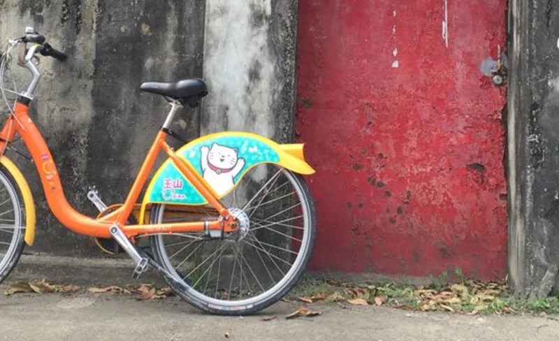 Local Market Biking Tour in Taichung