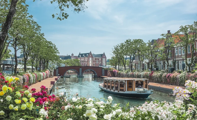 Huis Ten Bosch 1 Day Bus Tour From HAKATA