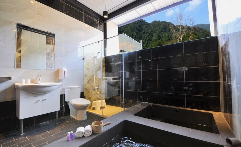 New Taipei: Wulai Royal Hot Spring - Double view hot spring room and suite hot spring coupons