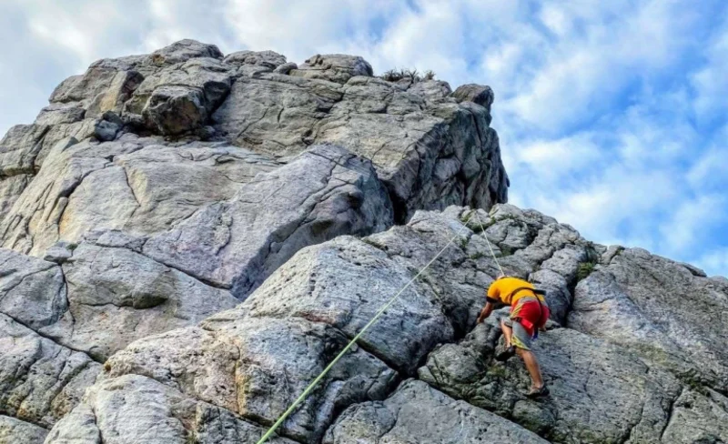 Beitou Sulphur Valley Rock Climbing Experience in Taipei