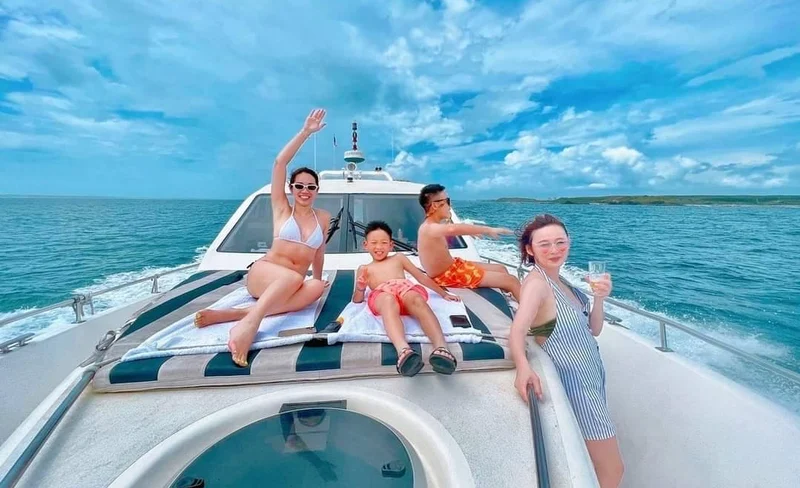 Yachting and Water Activities Experience in Penghu by Azure Ocean Yacht Club