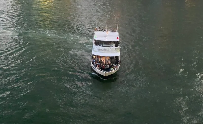 90-Minute Cruise on Biscayne Bay in Miami with Drinks