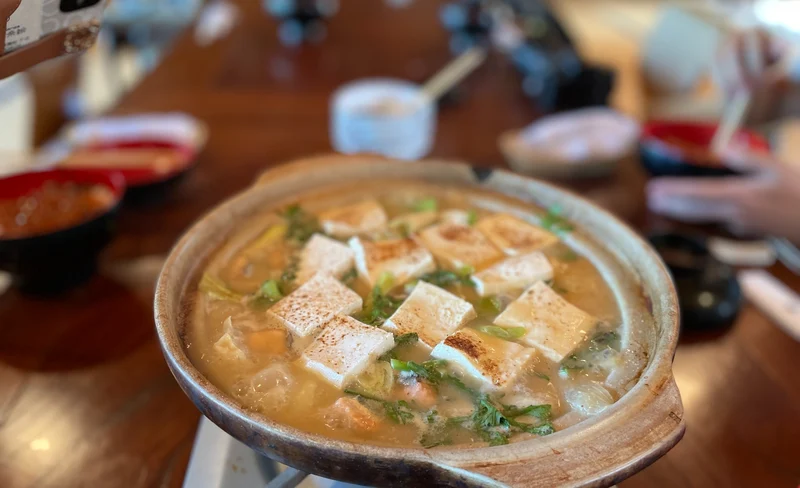 Salmon roe bowl and Ishikari nabe meal experience at the restaurant that originated Ishikari nabe (Hokkaido)