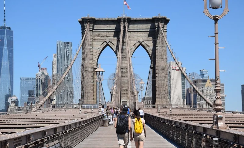 Brooklyn Bridge, Statue of Liberty & Manhattan Tour
