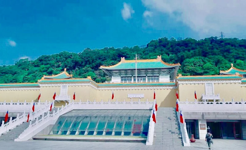 Taipei: National Palace Museum Guided Half-Day Tour (English/Japanese/Korean Tour Guide)