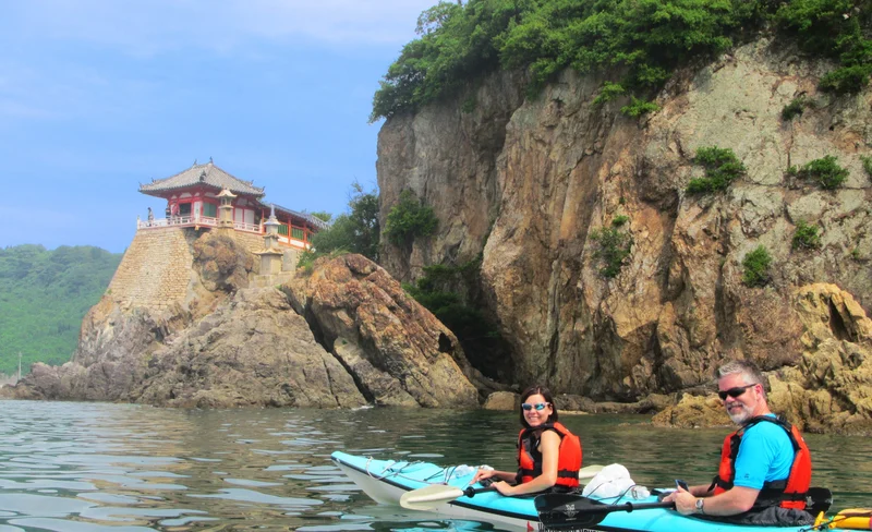 Sea Kayak Tour to the History of Tomonoura in the Seto Inland Sea