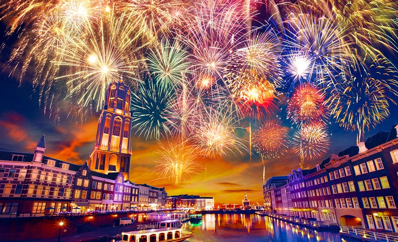 Huis Ten Bosch & Kyushu's Largest Fireworks Festival Day Tour )