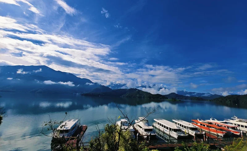Sun Moon Lake Crescent Bay & Gaomei Wetlands One-day Tour