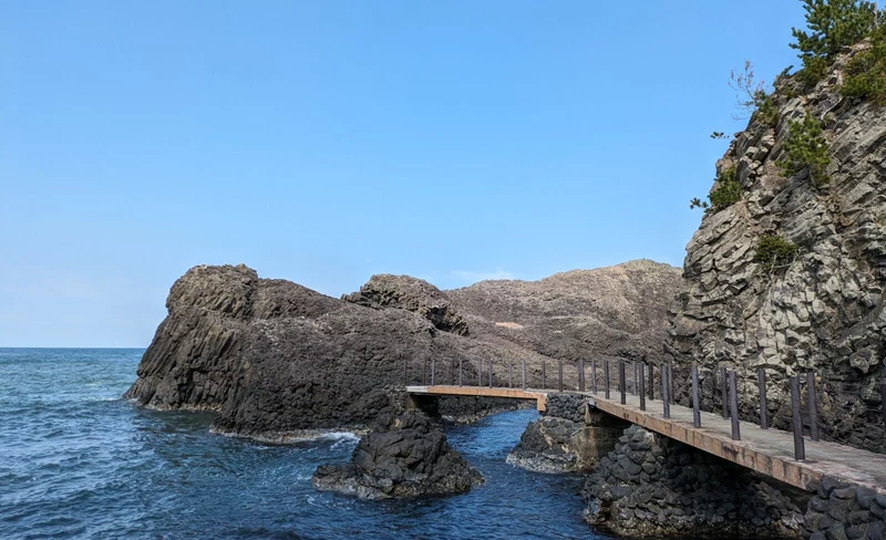 From Kanazawa: Fukui's Stunning Cliffs, Island and Historical Port