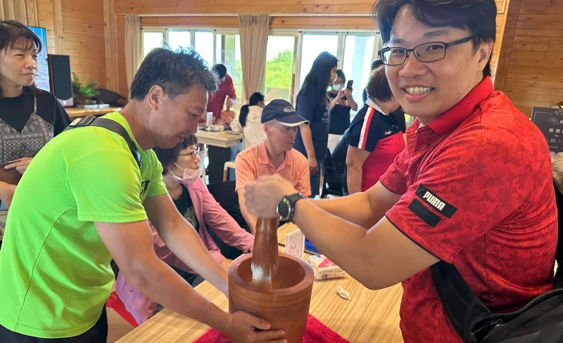 Miaoli: Linxiang Mochi DIY experience activity