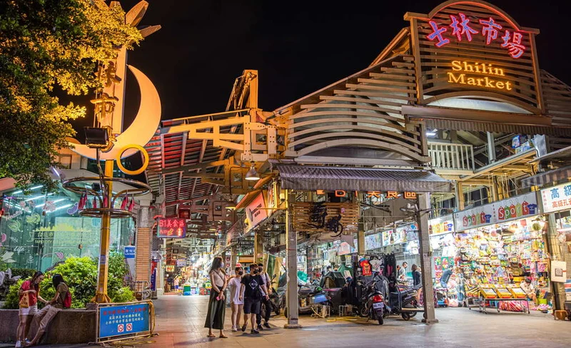 Shilin Night Market Food Walking Tour in Taipei