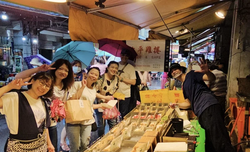 Cook the Taiwanese Specialties and Market Adventure in Taipei