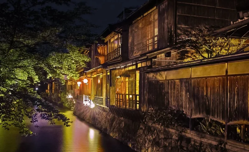 Nighttime Gion Tour with Kaiseki Meal in Kyoto (3 Hours)