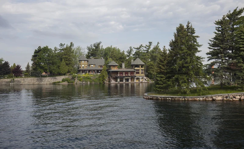 3-Day Niagara Falls, Toronto, and 1000 Islands Tour from New York