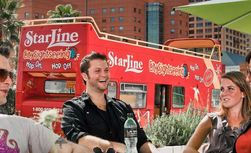 Celebrity Homes Tour with Hop-On Hop-Off Bus Pass in Los Angeles