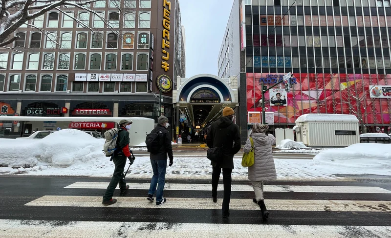 Nijo Market and Tanukikoji Street Tour in Sapporo