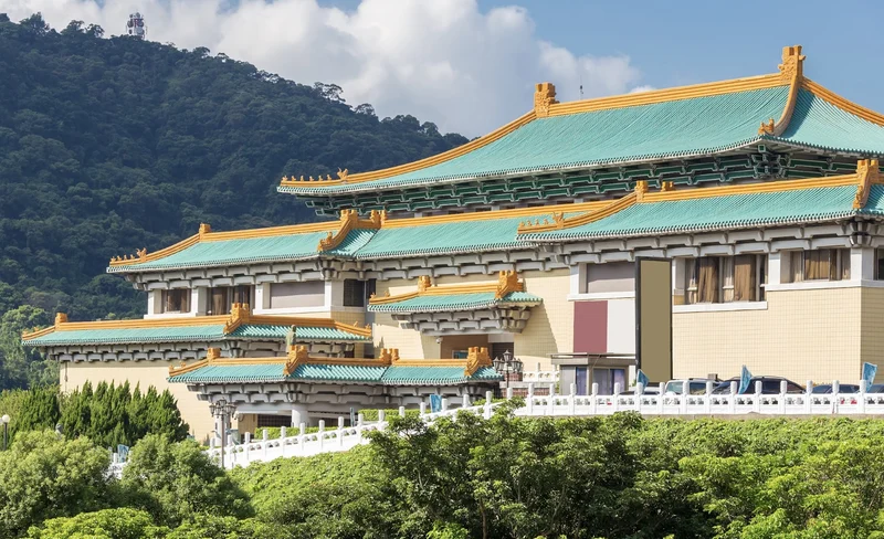 National Palace Museum & Beitou & Dadaocheng Day Tour in Taipei