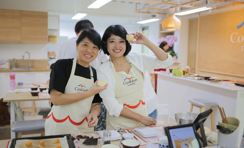Pineapple Cakes & Bubble Tea Baking DIY in Taipei