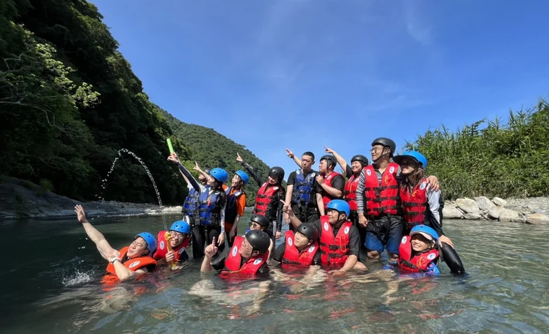 Yilan: Nan'ao Hengshan - Drifting River/Family-child River Tracing