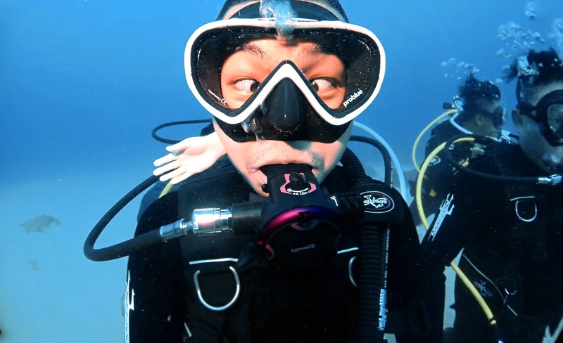 Scuba Experience Diving (Instructor 1:1) by Poseidon
