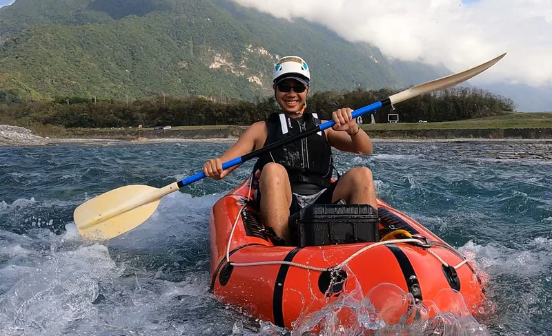 Hualien: Backpacking Rafting River Experience