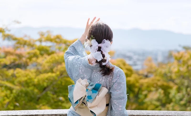 Kyoto kimono rental experience & Japanese makeup & photography (provided by Ookini Arashiyama store)
