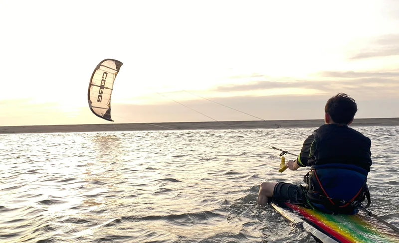 San Tiao Lun Beach Park Kitesurfing Experience in Yunlin
