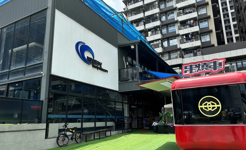 New Taipei Banqiao: Aurora Indoor Surfing Experience