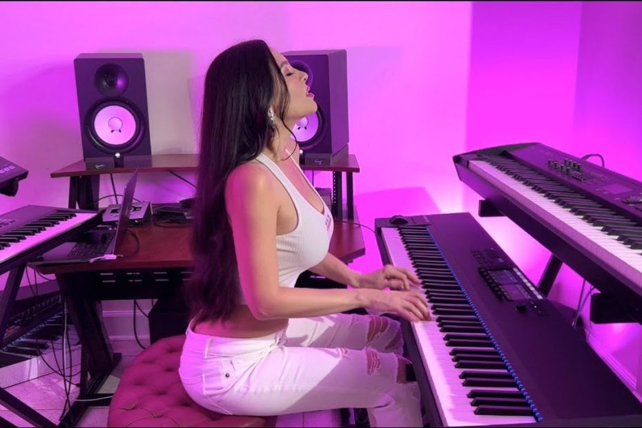 Lola - Cornfield Chase (Interstellar - Best Piano Version)