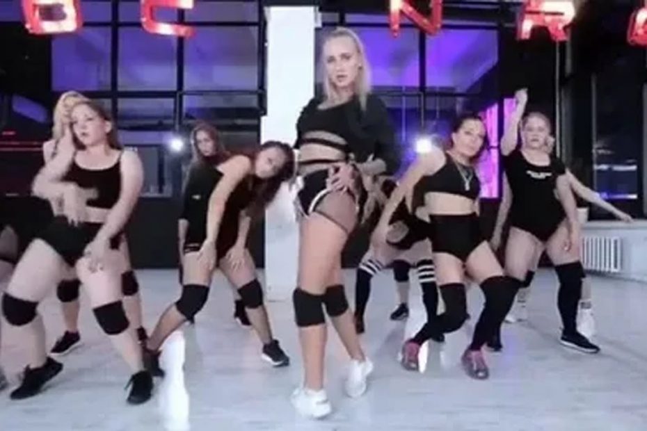 NEW Shuffle Dance 2024 - Beautiful EU Girl Dance (Alan Walker MIX) - Melbourne Bounce Music Mix 2024