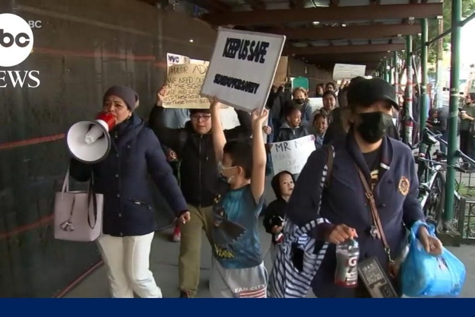 Migrant crisis protests in NYC l GMA