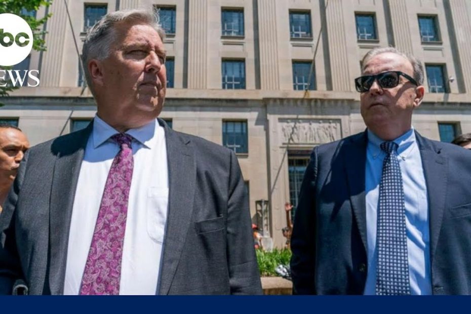 2 Trump lawyers resign following federal indictment