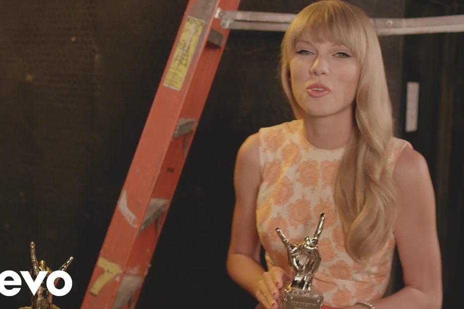 Taylor Swift - #VevoCertified, Pt. 1: Award Presentation