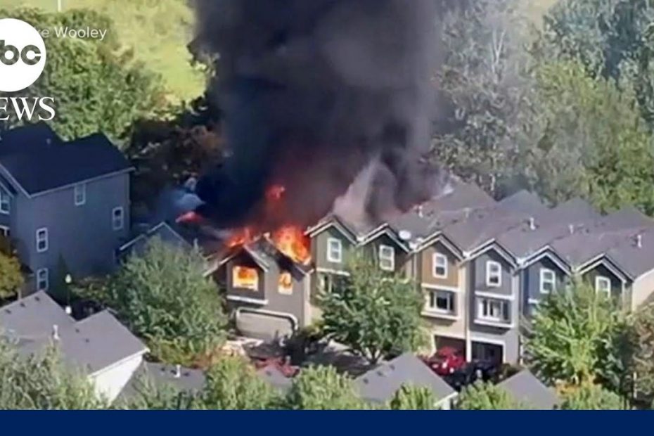 3 killed after small plane crashes into neighborhood