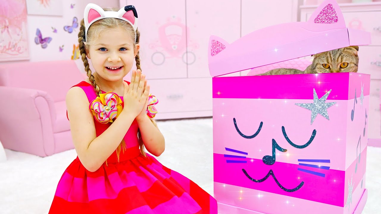 Diana and Roma Find Kitty Inside Special Gabby’s Dollhouse Package!
