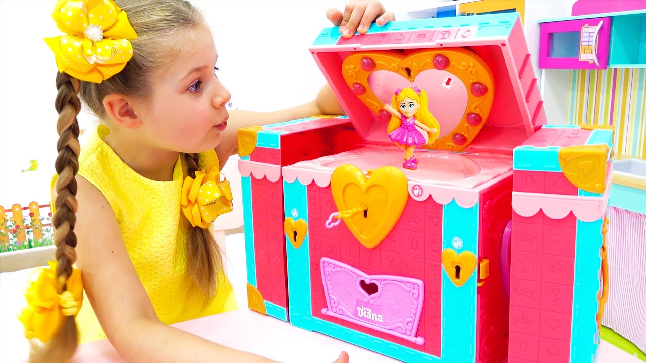 Diana and her friends are playing with Diana’s toys!