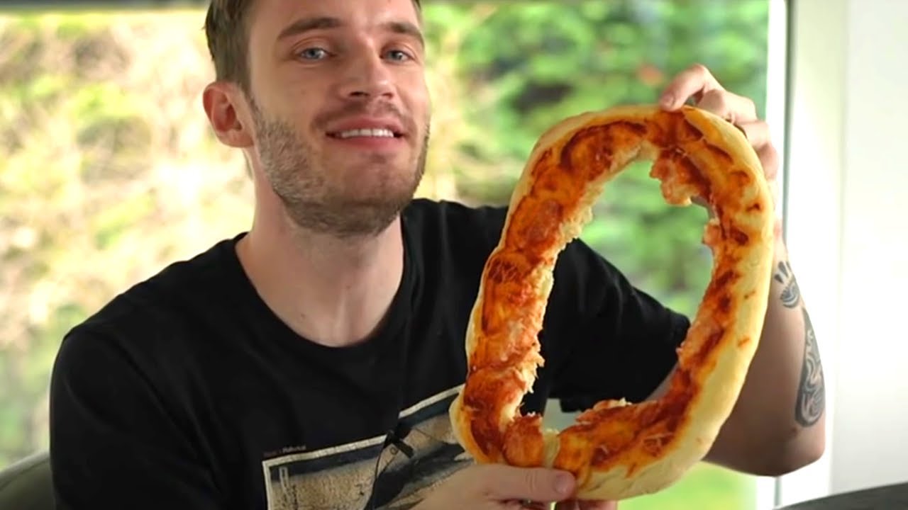 THIS… Is How You’re Supposed To Eat A Pizza..