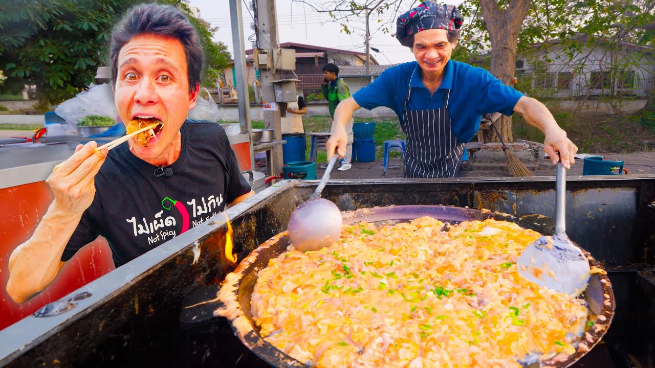 Thai Street Food – CRAZIEST Mussel Omelet Chef!!