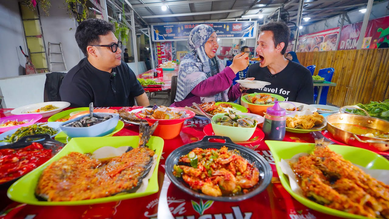 Indonesia Seafood Paradise!!   23 DISHES IN ONE DAY – Best Food in Makassar!