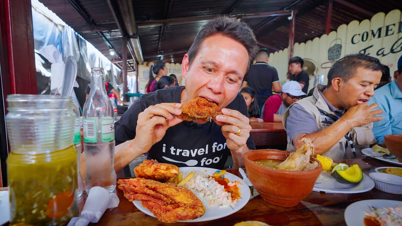 $2 Guatemalan Street Food    Fried Chicken at Biggest Market in Central America!!