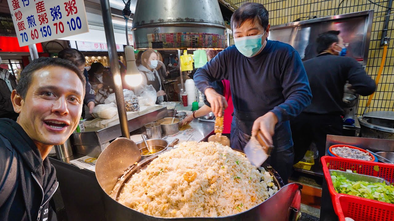 King of FRIED RICE – He Cooks 45 Plates at a Time!! | Taiwanese Street Food!!
