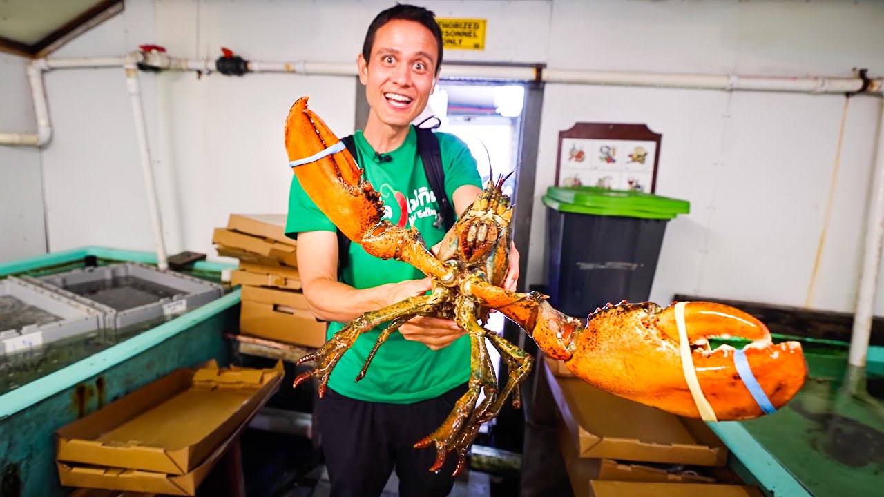 Giant LOBSTER ROLLS!!   Fresh Lobster + Warm Butter | Best Food Shacks in Connecticut, USA!
