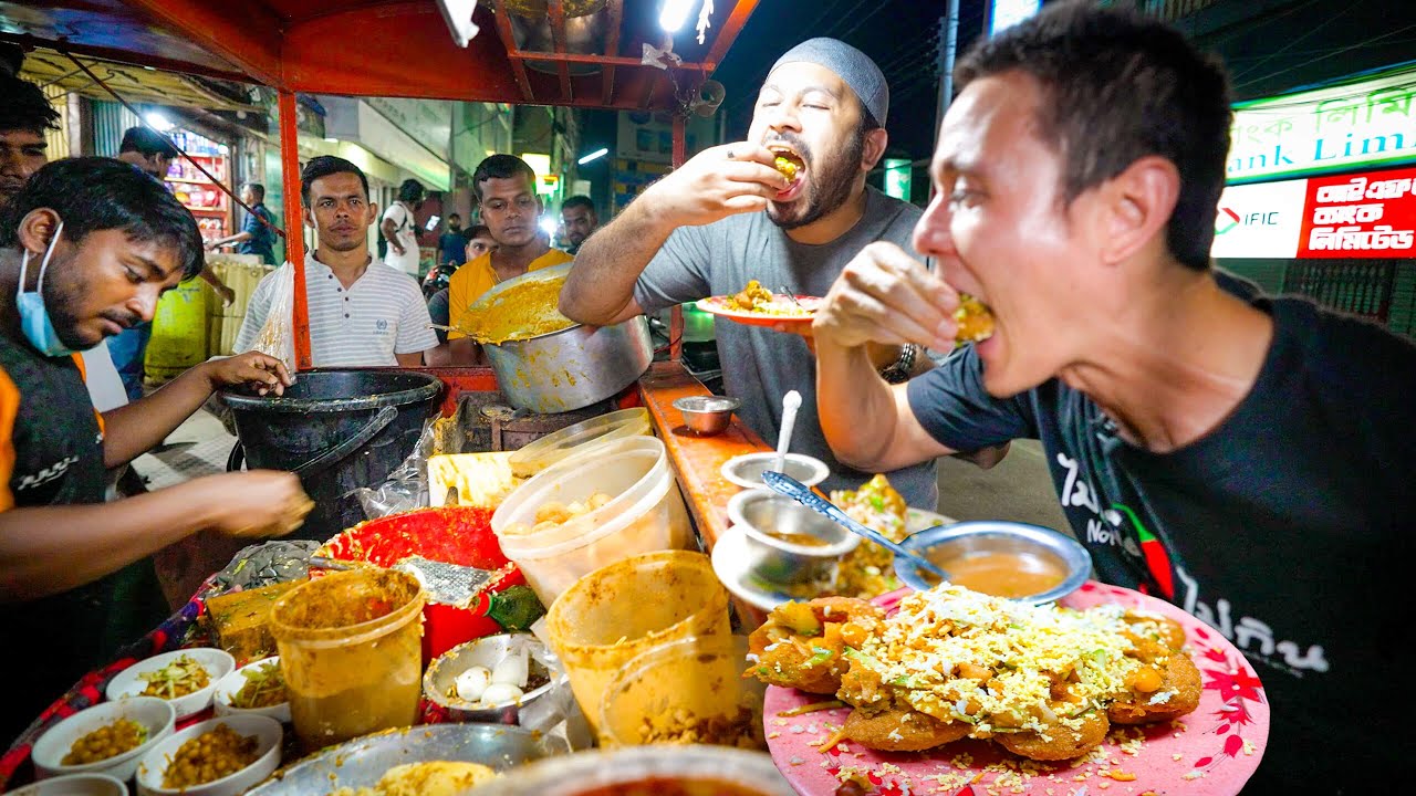 Bangladeshi Street Food – KING of FUCHKA and CHOTPOTI!! Amazing Bangladesh Food!