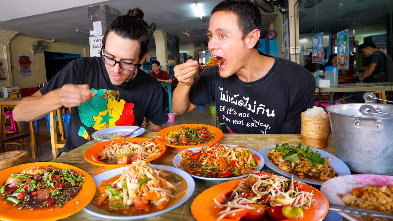 Spicy Thai Street Food  ️ GREEN PAPAYA SALAD + Beef Hot Pot! | Food Tour in Khon Kaen, Thailand