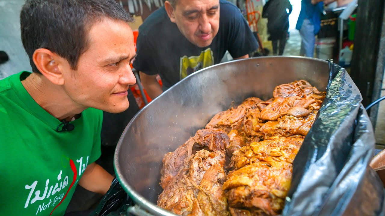 GOLDEN MEAT JACUZZI   Carnitas Tacos + Loaded Quesadillas!! Best Street Food in Los Angeles!!
