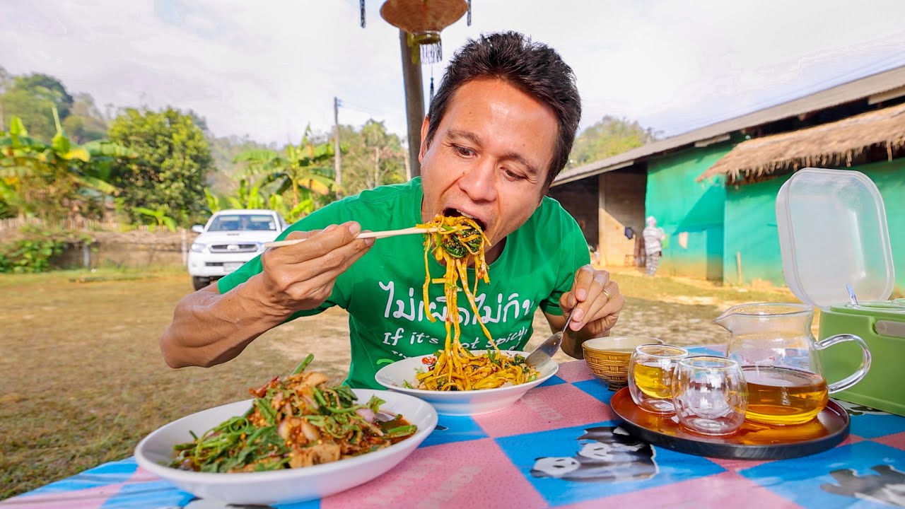 Street Food Mountain – CHILI OIL YELLOW NOODLES + Tea Leaf Salad! ⛰️ Ban Rak Thai (บ้านรักไทย)