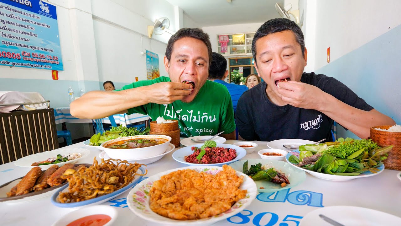 Ultimate Thai Street Food Tour – POPEYE SAUSAGE + Crazy Papaya Salad!! | Udon Thani, Thailand