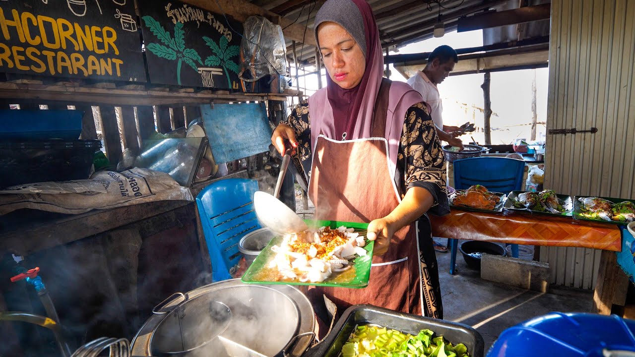 Beach Food Paradise!!   SLIPPER LOBSTER NOODLES in Narathiwat, Deep South Thailand!