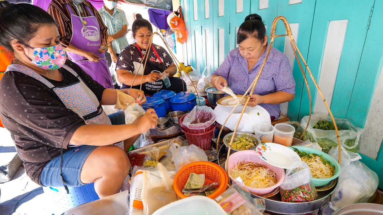 Rare Street Food for Breakfast – ICE CUBE RICE + Coconut Milk Noodles!!